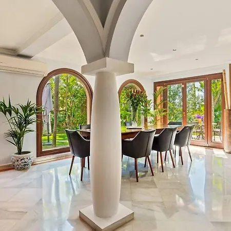 Grand Mansion With Tropical Park Willa Marbella