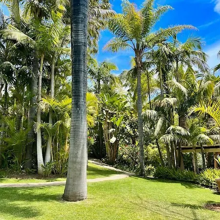 Grand Estate With Tropical Gardens Willa